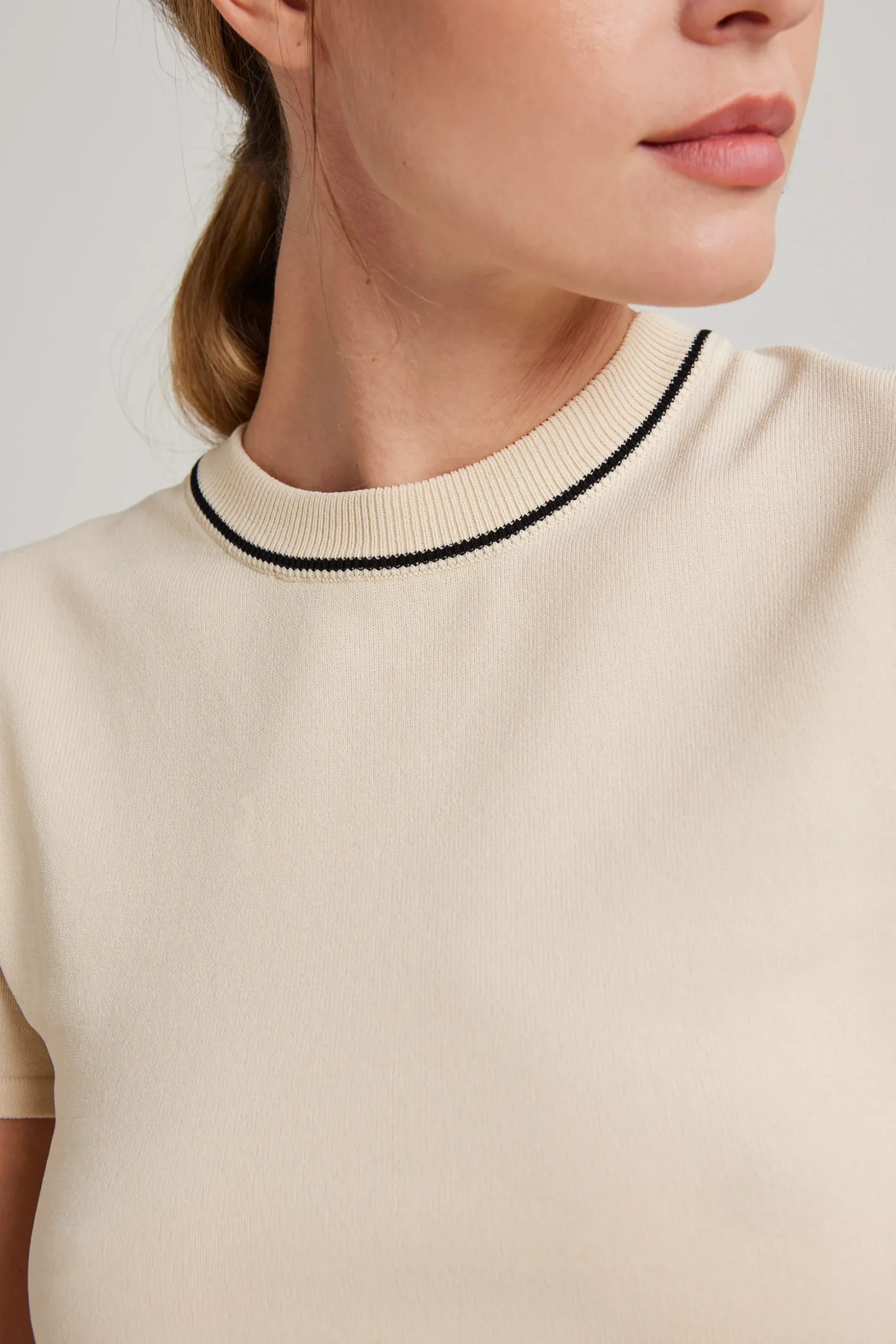 Contrast Collar Knit Top