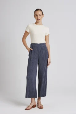 Relaxed Pleated Pants