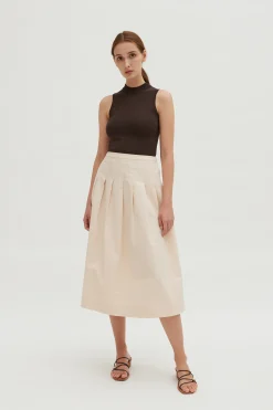 Sleeveless High-Neck Knit