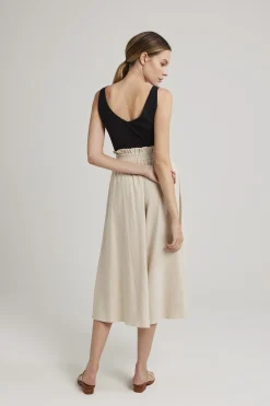 Sleeveless V-Neck Knit Top